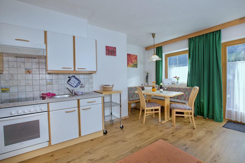 Apartment Ferienwohnung Bacher クリムル 部屋 写真