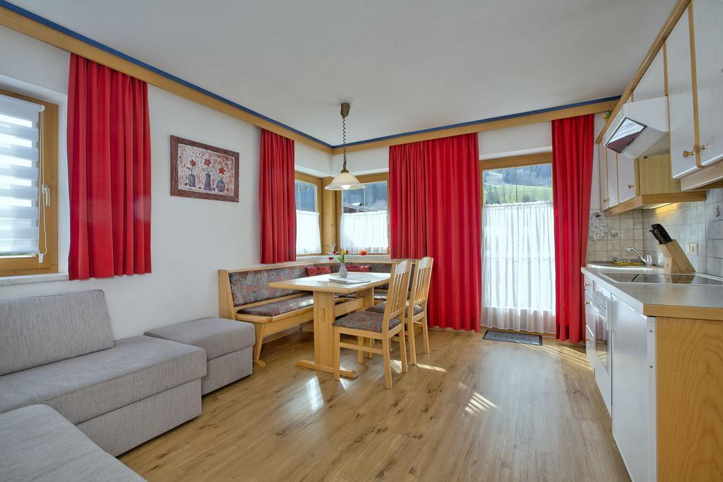 Apartment Ferienwohnung Bacher クリムル 部屋 写真